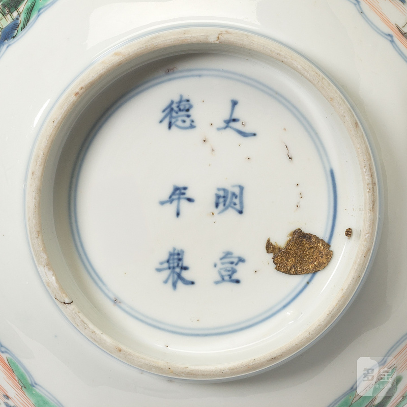 清康熙 五彩人物故事圖方盌一對 | TWO FAMILLE-VERTE 'FIGURATIVE' SQUARE BOWLS - 图2